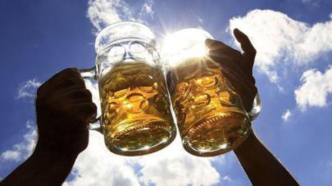 La espumosa guerra de la cerveza libra batalla en Málaga