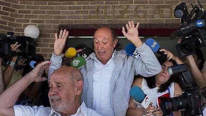 El juez deja en libertad con cargos a Montesinos y con una orden de alejamiento de sus presuntas víctimas