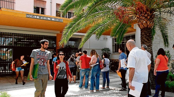 Más de 2.000 personas se quedan sin plaza en la Escuela de Idiomas para el próximo curso