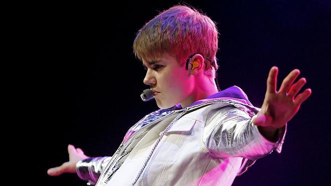 Justin Bieber se bautiza y se refugia en la Biblia