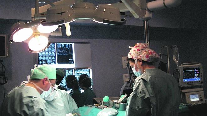 Los transexuales andaluces podrán operarse la voz en la sanidad pública