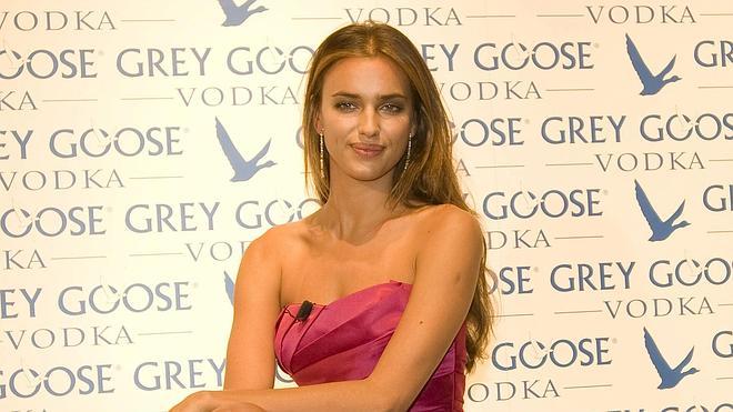 Irina Shayk deja en shock Nueva York con la raja de su falda