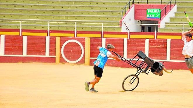 Un joven busca su hueco en el mundo del toreo a través de un programa de televisión