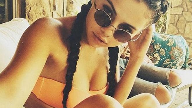 El 'selfie' más polémico de Selena Gomez, sensual y con un diminuto bikini