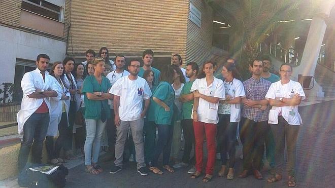 Los MIR ganan la batalla y obligan a contratar a cinco médicos para las urgencias