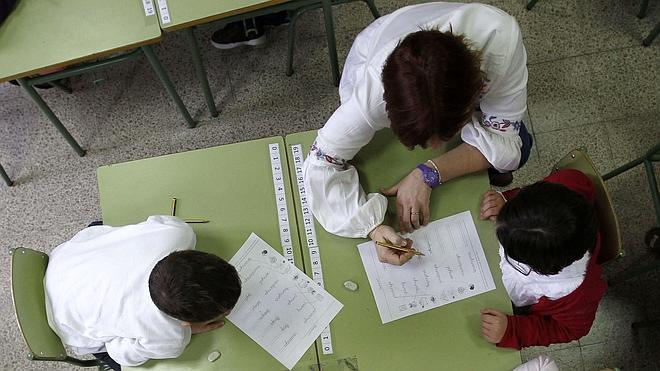 Directores de colegios denuncian el recorte de medio centenar de maestros el próximo curso
