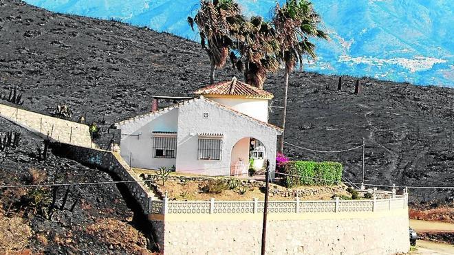 Mijas baraja que el incendio fuese provocado para asaltar viviendas durante el desalojo