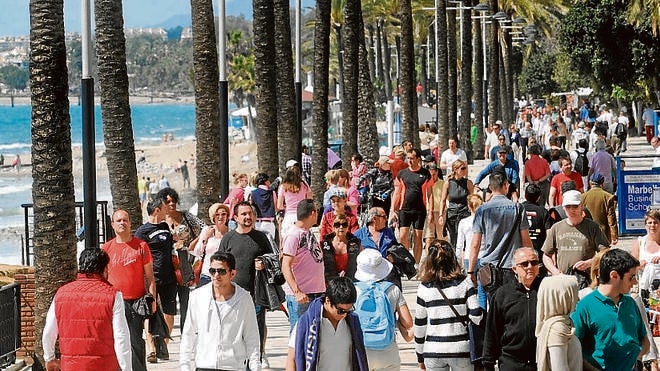 Cara y cruz del envejecimiento de la población en Málaga
