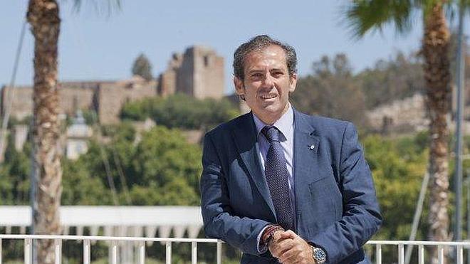 Francisco Javier Lara: «En verano es mejor dejar colgada la toga»