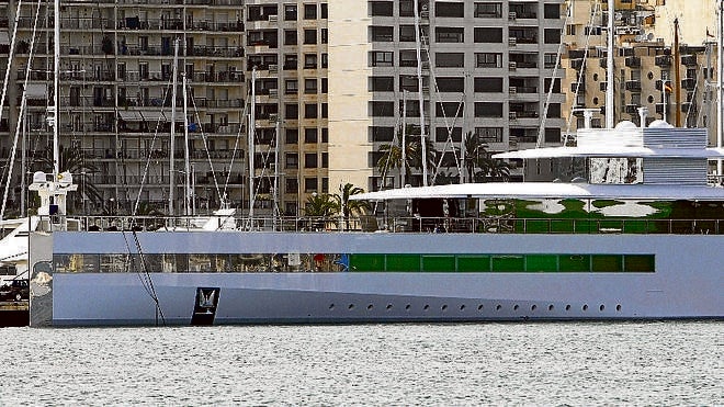 El yate de los 100 millones de euros de Steve Jobs atraca en Barcelona