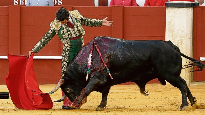 Morante esparce su torería por La Malagueta