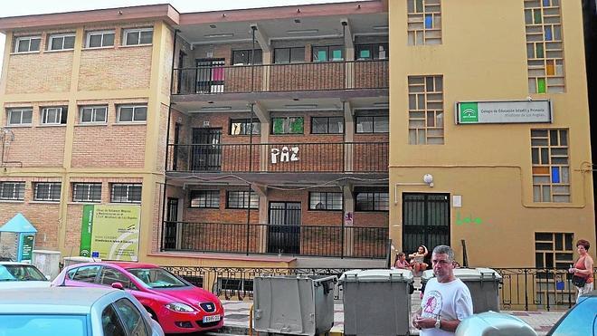 Un colegio lleva un año esperando que la Junta adjudique unas obras que una empresa dejó a medias