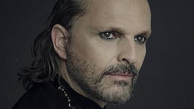 Miguel Bosé se reinventa y calienta las redes sociales con su nuevo look