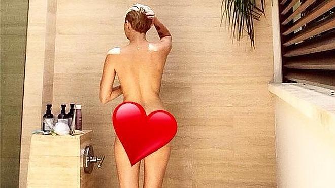 Miley Cyrus calienta su concierto de Puerto Rico con un desnudo hecho con el corazón