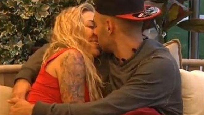 Primer beso de GH15: Omar y Paula se rinden a la pasión