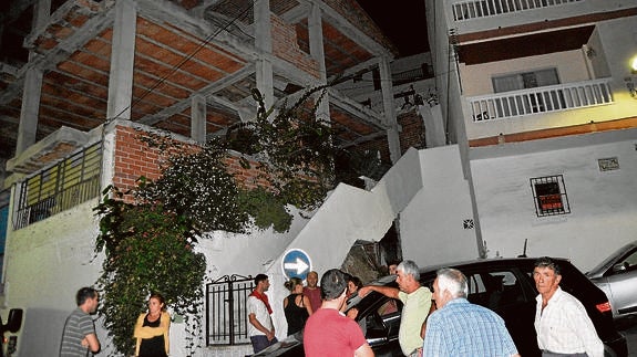 Muere una abuela y su nieta de 9 meses resulta herida grave al caerse en un edificio en obras