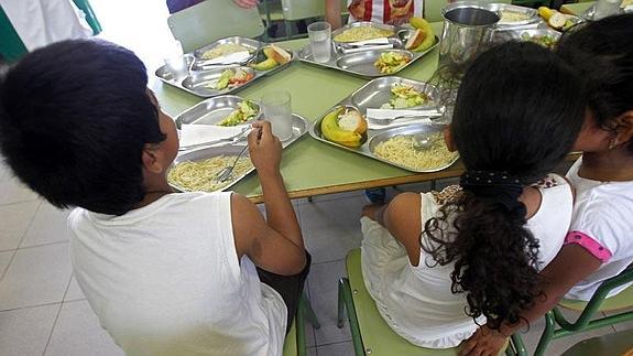 Educación no aumenta las plazas de comedor pese al incremento de alumnos y de listas de espera