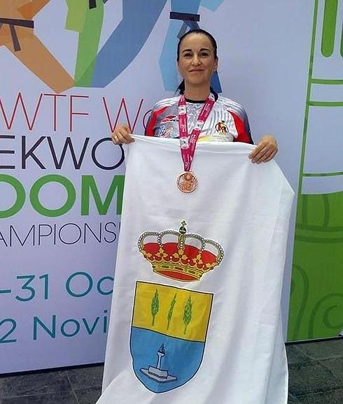 La alamedana Paqui Mates gana la medalla de bronce en el IX Mundial de Taekwondo