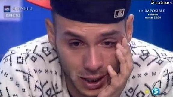 Omar, el chico duro de Gran Hermano 15, todo un mar de lágrimas tras leer la dedicatoria de Lucía