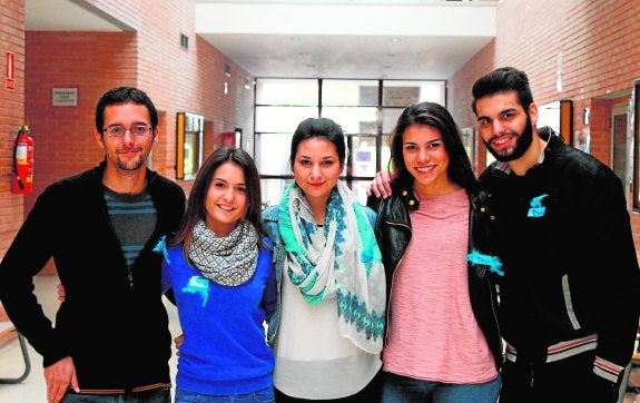 Cinco alumnos lideran una campaña para denunciar los desperfectos de la UMA