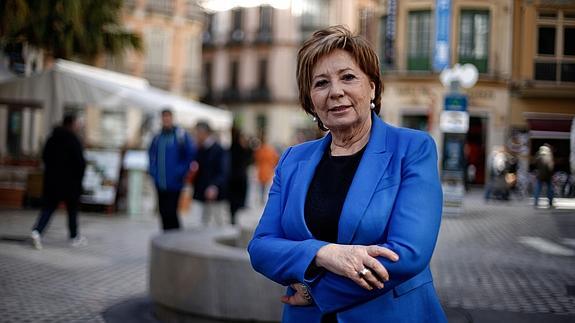 Celia Villalobos: "Podemos está haciendo un experimento y no se pueden hacer experimentos con las cosas de la gente. Son unos frikis"