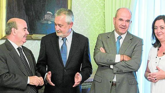 La imputación de Chaves y Griñán por el Supremo descoloca al PSOE