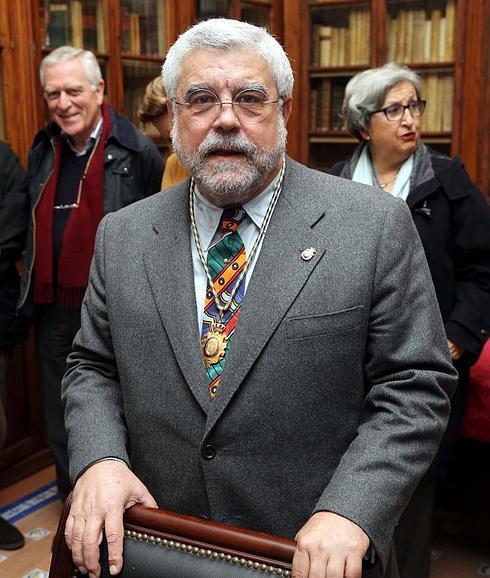 «Una academia no es un grupo de amigos que se reúne»