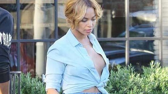 Beyoncé se pasea por Los Ángeles sin sujetador
