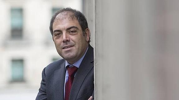 «El diálogo social de sindicatos y patronal ha estado basado en la subvención»