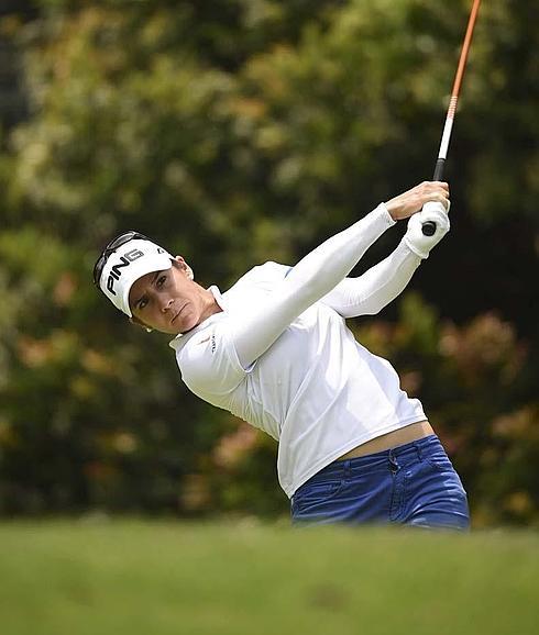 Buen inicio de Azahara Muñoz en Singapur, a cuatro golpes de la cabeza