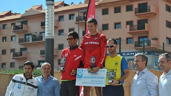 Serjogins y Navascués se imponen en la III Carrera Urbana de Estepona