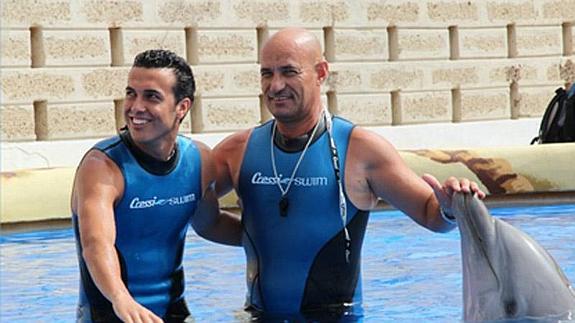 ¿Mató la red al entrenador de delfines?