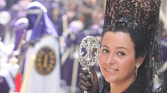 Llevar la mantilla en Semana Santa como Dios manda