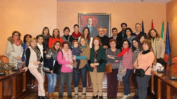 El Ayuntamiento de Torrox firma el pacto local por la conciliación con colectivos sociales, sindicatos y empresas