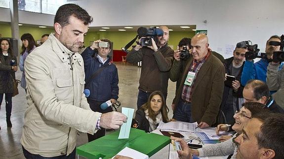 Maíllo llama a votar para salir de la crisis y por "una nueva Andalucía"