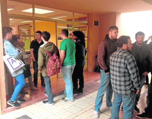 Alumnos de Historia del Arte temen que se les deje sin un turno de tarde