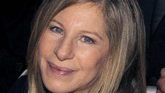 La pesadilla de Barbara Streisand en pleno vuelo por culpa de su perra