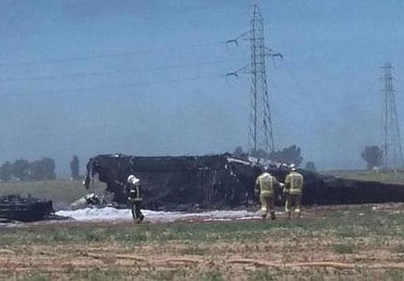 Al menos tres muertos y dos heridos al estrellarse un avión militar en Sevilla