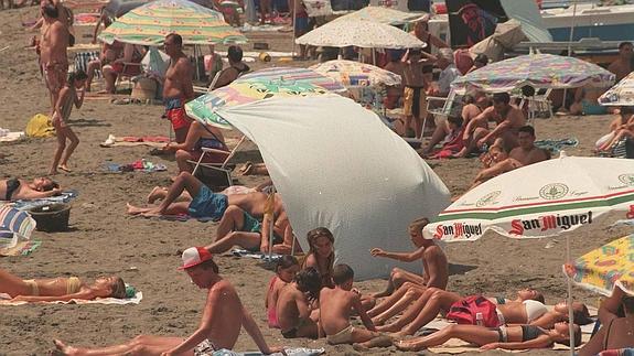 Málaga renueva sus dos banderas azules y suma la de la playa de la Misericordia