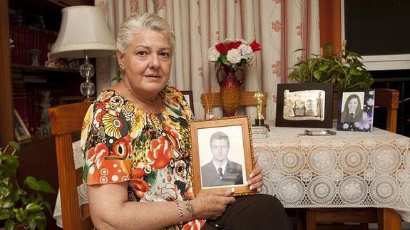 «Mi hija quiere ser policía, como su hermano Paco»