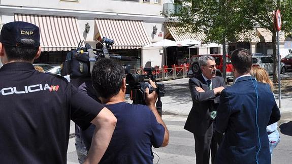 El fiscal insiste ante el juez en que no estuvo en el lugar del accidente en el que murió un motorista