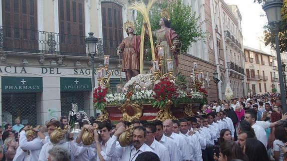 La procesión de los Patronos recorre el Centro en día laborable