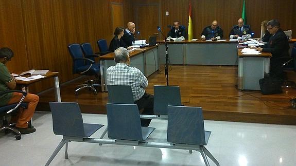 Bolín descarga en técnicos las irregularidades en una subasta de vehículos del depósito municipal