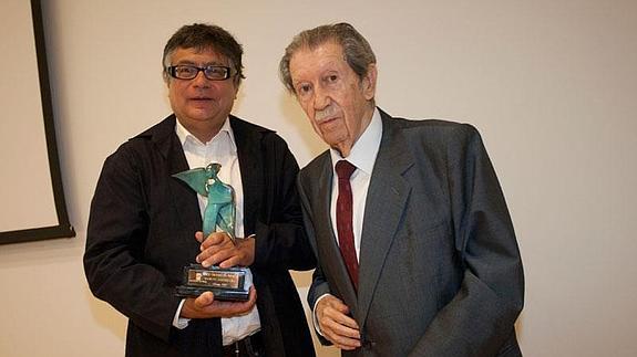 Jesús Aguado: «Hay mucha poesía en las columnas de Manuel Alcántara»