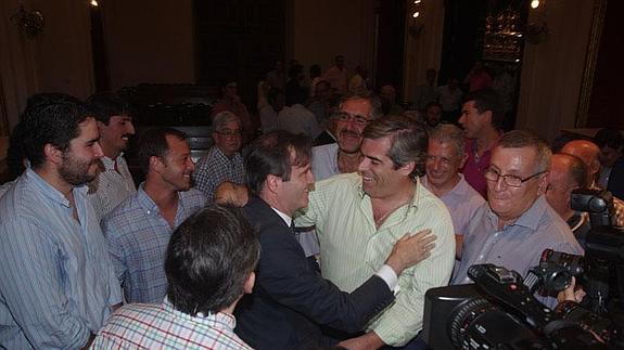 Pablo Atencia, nuevo presidente de la Agrupación de Cofradías por nueve votos