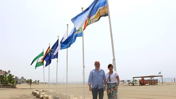 Las playas de Torre del Mar, Caleta y Benajarafe ya ondean las banderas azules, 'Q' de calidad turística y Ecoplayas