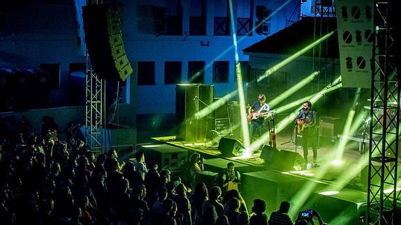 De villa blanca a pueblo indie