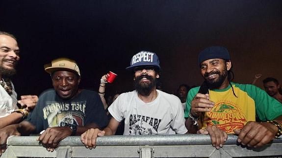 Damian Marley se presenta por sorpresa entre el público del Weekend Beach