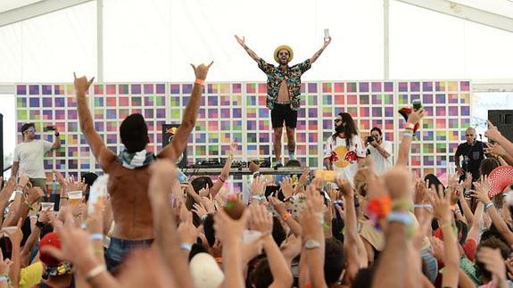 Al Weekend Beach Festival le salen los números