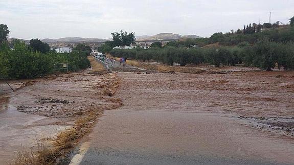 La rotura de una tubería en Álora obliga a cambiar el suministro de agua en la capital